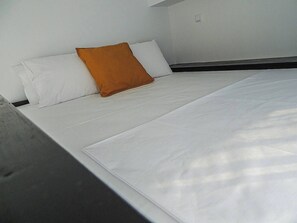 1 bedroom, travel cot, WiFi, bed sheets