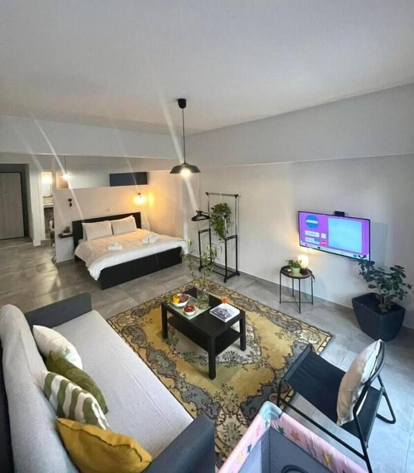 1 bedroom, travel crib, WiFi