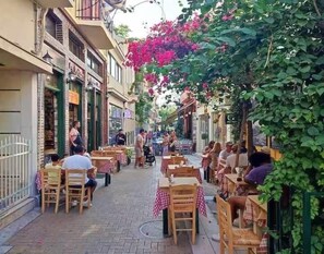 Outdoor dining - Aelia Loft with Terrace & Rooftop Acropolis View (Athens)