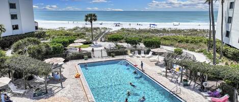 Et oppvarmet basseng