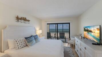 Een strijkplank/strijkijzer, gratis wifi, beddengoed