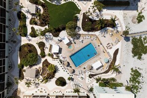 Een verwarmd zwembad