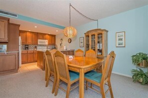 Dining - Sea Oats 324 - GulfView - Sleeps 4 - Elevators - Tennis (Boca Grande)