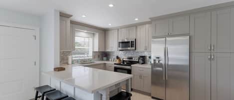 Fridge, microwave, stovetop, dishwasher