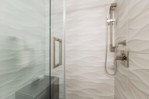 Douche, serviettes fournies