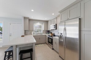 Fridge, microwave, stovetop, dishwasher