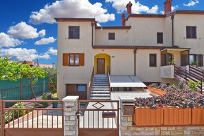 Exterior - Apartment 2394/160215 (Istria - Pula), 750m from the beach (Pula)