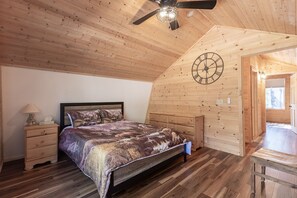 Tabla de planchar con plancha, wifi gratis, ropa de cama