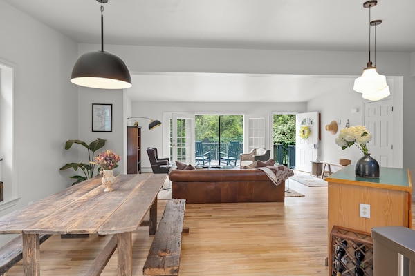 Open-concept kitchen & dining area, perfect for cooking, dining, and gathering.