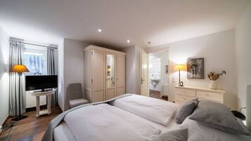 Apartment | 1 bedroom, individually furnished, bed sheets