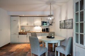 Apartment | Private kitchen - Souterrain Ferienwohnung in Dierhagen (Ostseebad Dierhagen)