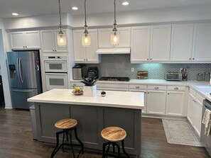 Mikrowelle, Ofen, Herdplatte, Geschirrspüler