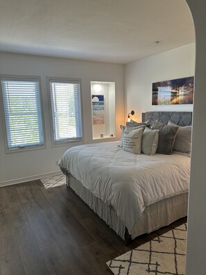 3 bedrooms, iron/ironing board, WiFi, bed sheets