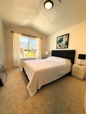 3 makuuhuonetta, silitysrauta/-lauta, Wi-Fi, vuodevaatteet