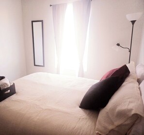 2 bedrooms, desk, free WiFi, bed sheets - Zia Sun Haven, a 2-bedroom apartment in beautiful Albuquerque with WiFi, AC (Albuquerque)