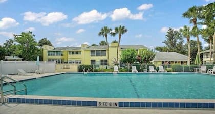 Charming 2-bedroom condo with WiFi, AC in enchanting Ocala