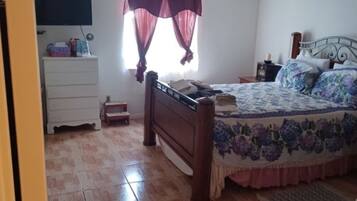 2 chambres, fer et planche Ă repasser, Wi-Fi, draps fournis