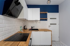 Kühlschrank, Ofen, Herdplatte, Geschirrspüler