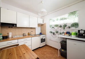 Refrigerador, horno, placa de cocina, cafetera/tetera