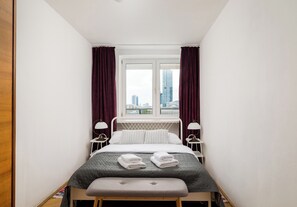 1 habitación, tabla de planchar con plancha, wifi y ropa de cama