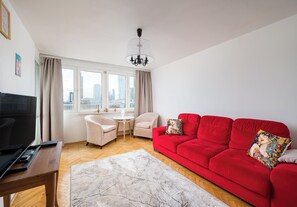 TV - 8th Floor City View Apartment (Warszawa)