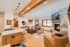 TV, fireplace