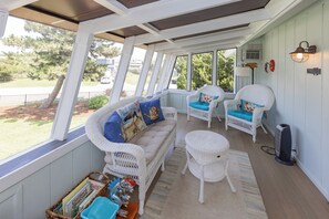 Interior - Lazy Daze - 7 bedroom with swimming pool and dock on the bay (Virginia Beach)