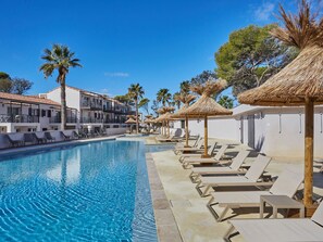 A heated pool - Résidence Odalys Collection Riviera by Interhome (Hyères)