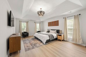 5 bedrooms, iron/ironing board, WiFi, bed sheets