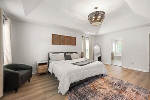 5 chambres, fer et planche à repasser, Wi-Fi, draps fournis