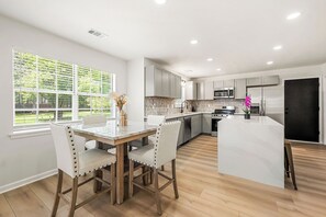 Microonde, forno, piano cottura, lavastoviglie