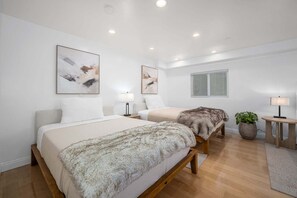 4 bedrooms, iron/ironing board, free WiFi, bed sheets