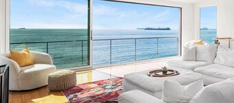 Panoramic Ocean Views with Sauna, AC, and Parking