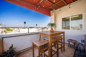 تناول الطعام بالخارج