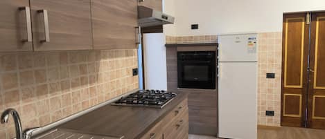 Frigorífic, forn, placa de cuina i rentaplats