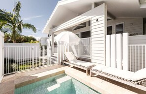 Pool - Luxury Villa in heart of Burleigh- Long term rental minimum 3 mths pet friendly (Burleigh Heads)