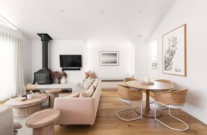 Interior - Luxury Villa in heart of Burleigh- Long term rental minimum 3 mths pet friendly (Burleigh Heads)