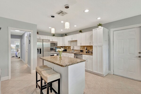 Fridge, microwave, stovetop, dishwasher