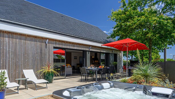 Outdoor dining - Villa du Fort Espagnol by Interhome (Crach)