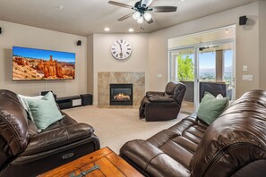 Smart-tv, pejs, videospil, bordtennisbord