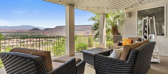 Las Palmas 804 Private Balcony, PS4, Wide Screen TV's, 4 Community Pools and Pickleball Courts