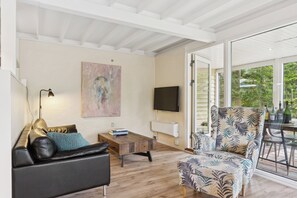 TV, fireplace - Renovated gem with view and sunny terraces (Hemmet)