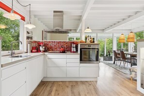 Fridge, microwave, oven, stovetop - Renovated gem with view and sunny terraces (Hemmet)