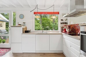 Fridge, microwave, oven, stovetop - Renovated gem with view and sunny terraces (Hemmet)