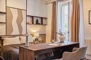 Iron/ironing board, WiFi, bed sheets