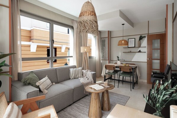 TV - Naima - 2 bedrooms and pool in Trafalgar (Madrid)