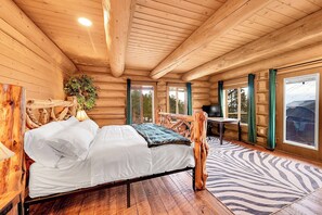 4 habitaciones, escritorio y tabla de planchar con plancha 