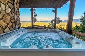 Outdoor spa tub - Red Rocks Retreat | 9,170ft Views + Dome  + Hot tub (Bailey)