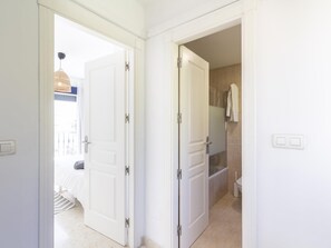 1 chambre, fer et planche Ă repasser, accĂšs Internet