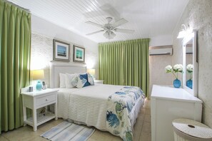 4 bedrooms, iron/ironing board, free WiFi, bed sheets - Beachfront Paradise on Payne's Bay - Bora Bora (Paynes Bay)